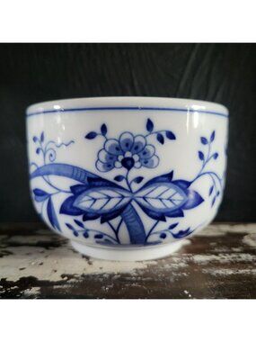 Vintage Hutschenreuther Blue Onion Porcelain Bowl Blue and White